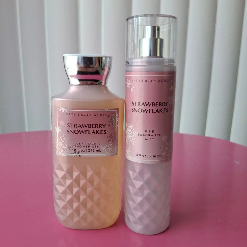 Bath & Body Works STRAWBERRY SNOWFLAKES Shower Gel Fragrance Mist Set of 2